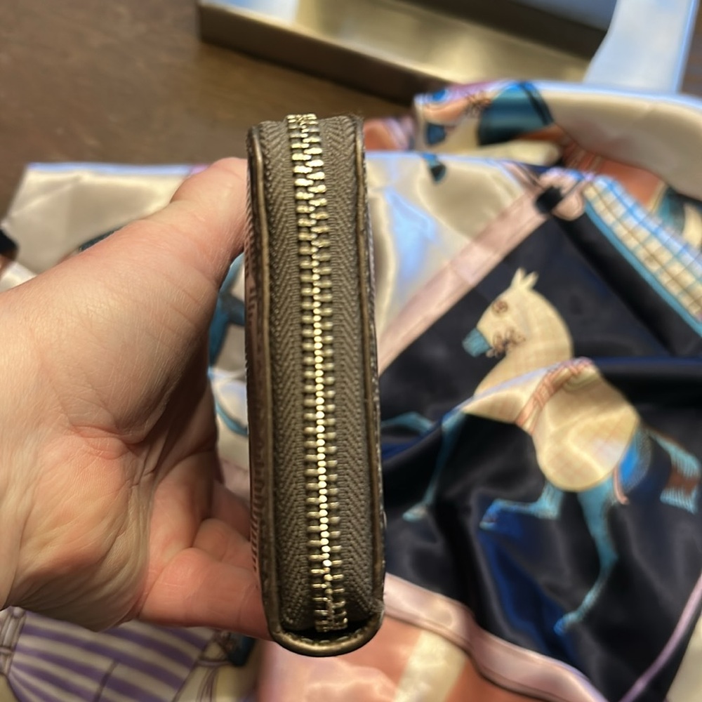 Michael Kors Metallic big zip around Wallet - Picture 9 of 11
